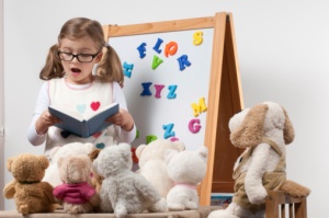 child-teaching-stuffed-animals